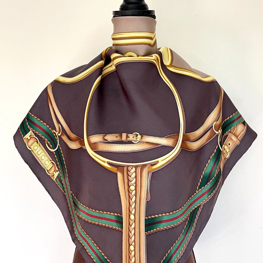 Display #3 New Gucci Scarf Iconic Silk Wrap - Picture 3 of 15